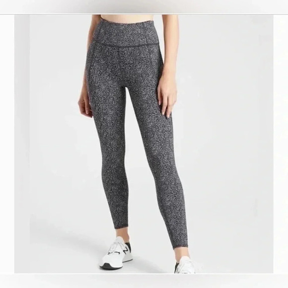 Athleta Pants - Athleta Women’s Lightening Static 7/8 Tight Workout Leggings Size Medium